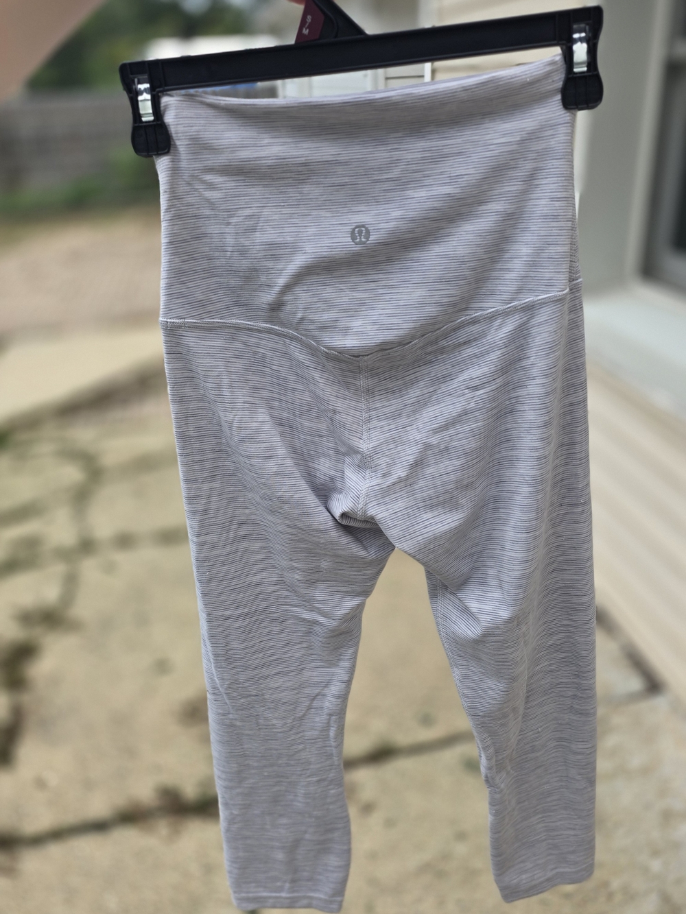 Lululemon Heather Gray Cropped Leggings - Comfortable Everyday Stretch - Picture 2 of 4
